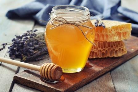 Мед – это сладкое пищевое вещество, которое производится и хранится некоторыми социальными насекомыми-перепончатокрылами.