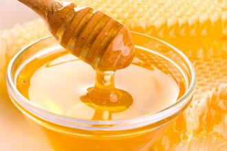 Можно ли мед при больном горле