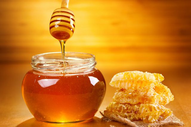 Ядовитый и незрелый. В каких случаях мёд может быть опасен?