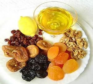 Сухофрукты, орехи и мед