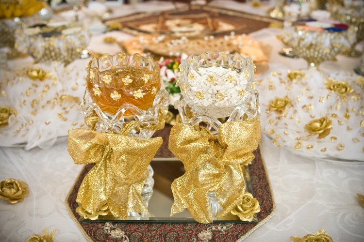 Украшение бокалов для медовой свадьбы