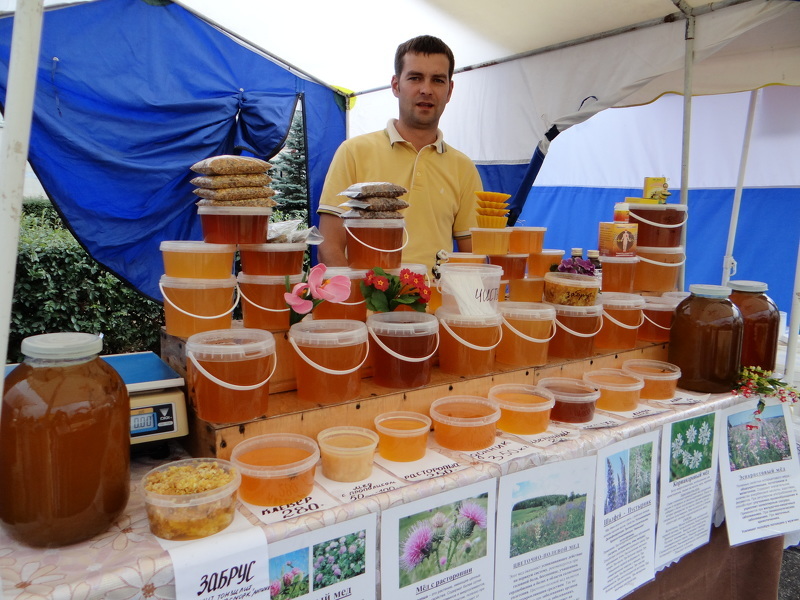 Фестиваль мёда 2015 в Краснодаре - торговые палатки