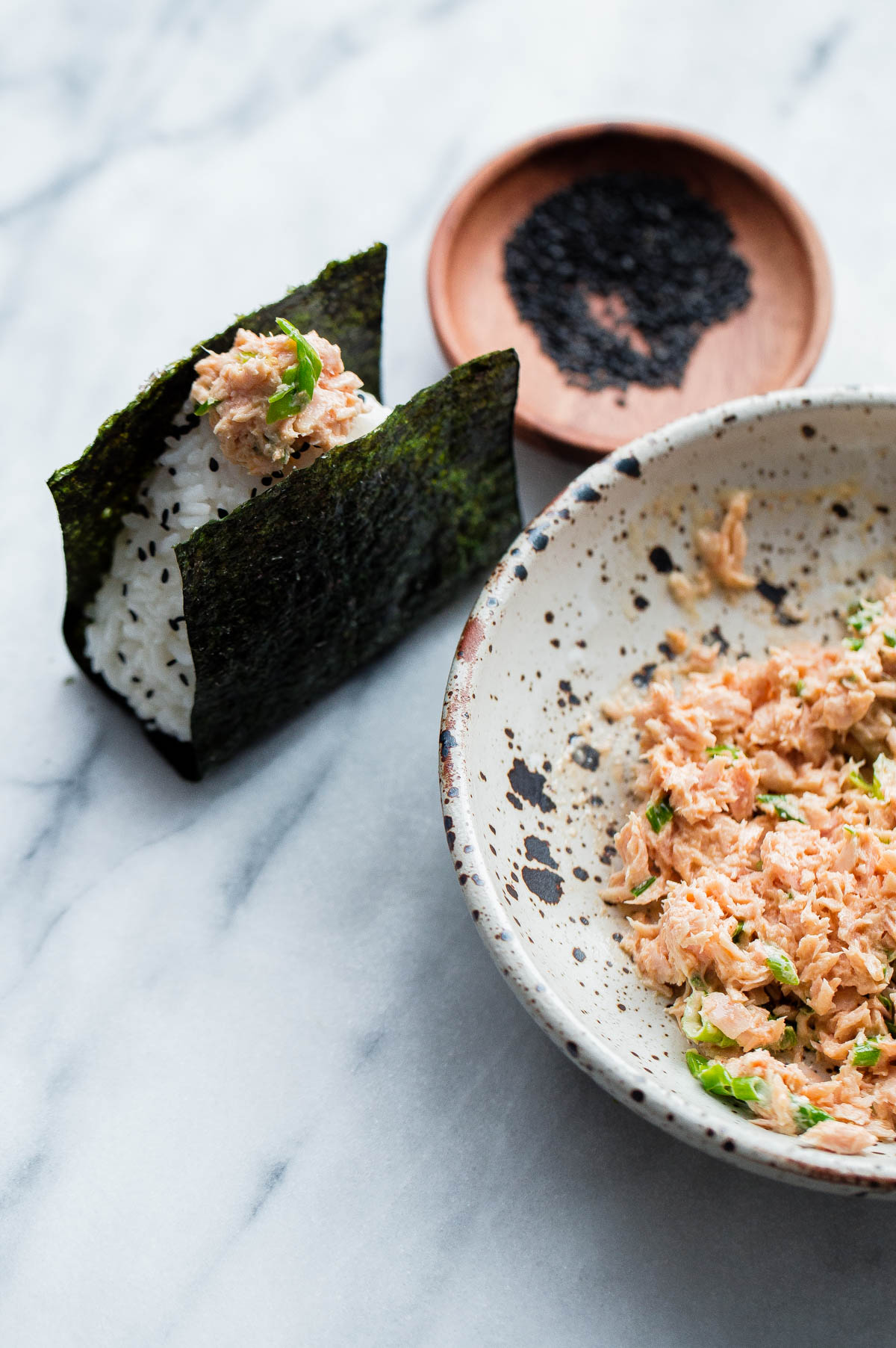 Spicy Tuna Onigiri - homemade Japanese onigiri (traditional rice balls) filled with an EASY spicy tuna filling made from Bella Portofino olive oil packed tuna, mayonnaise, sriracha, scallions, and rice vinegar! [sponsored] 